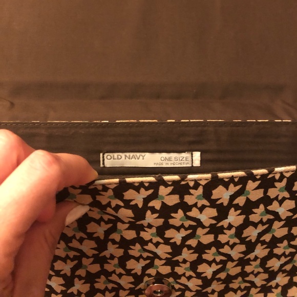 Old Navy Floral Print Envelope Clutch - Picture 2 of 4